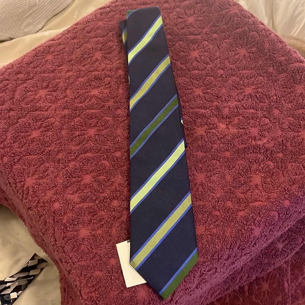 Men’s Ben silver tie! Navy/Grn/Pine stripes